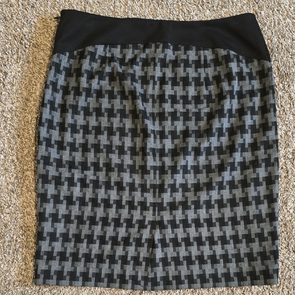 The Limited Black and Gray A-Line Skirt - Picture 7 of 9